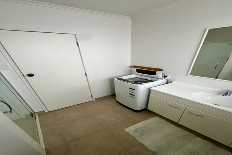 Photo of property in 27 Halberg Street, Glenfield, Auckland, 0629