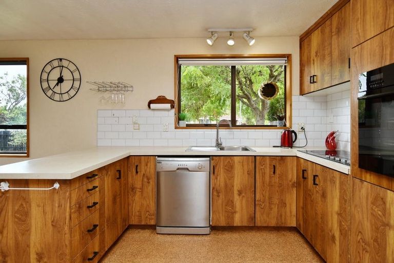 Photo of property in 31 Solomon Avenue, Redwood, Christchurch, 8051