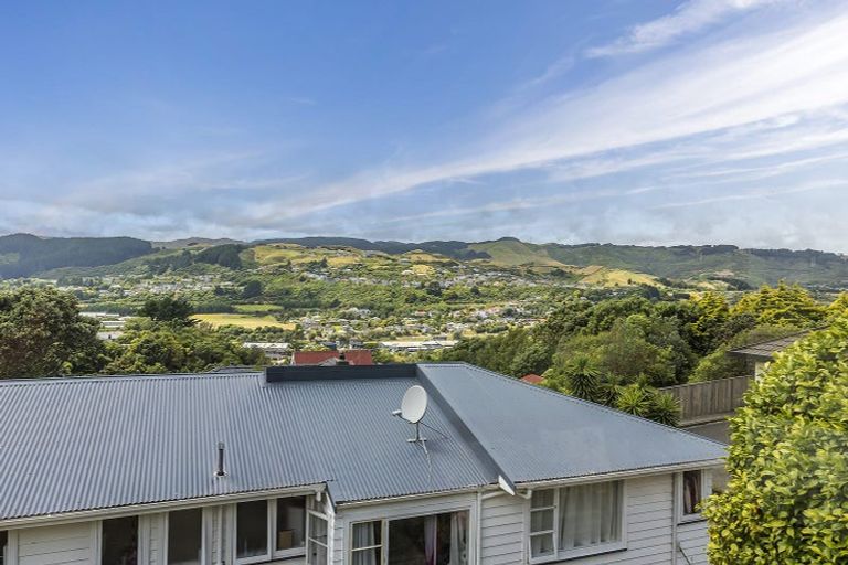 Photo of property in 4 Hillary Street, Tawa, Wellington, 5028