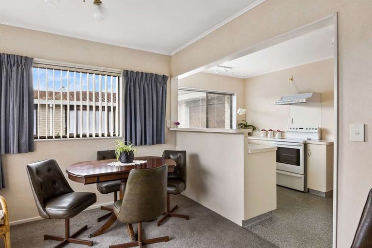 Photo of property in 1/478 Devon Street East, Strandon, New Plymouth, 4312