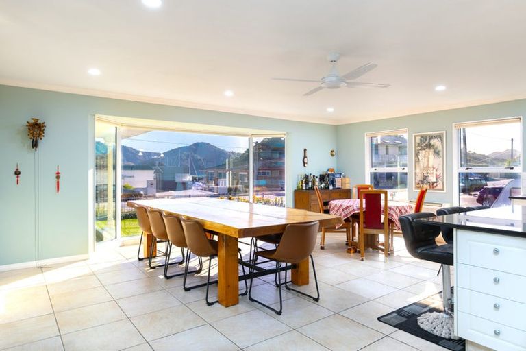 Photo of property in 40-42 Waikawa Road, Picton, 7220