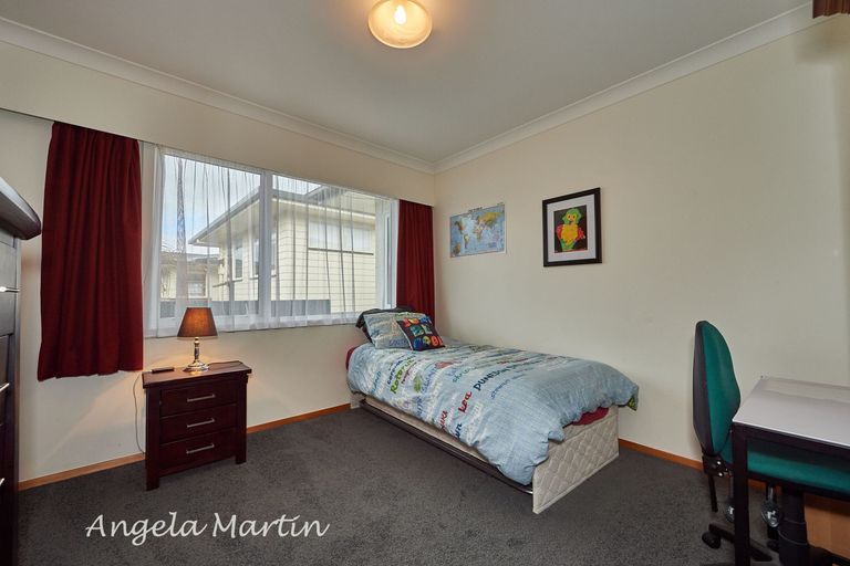 Photo of property in 19 Newcastle Street, Hokowhitu, Palmerston North, 4410