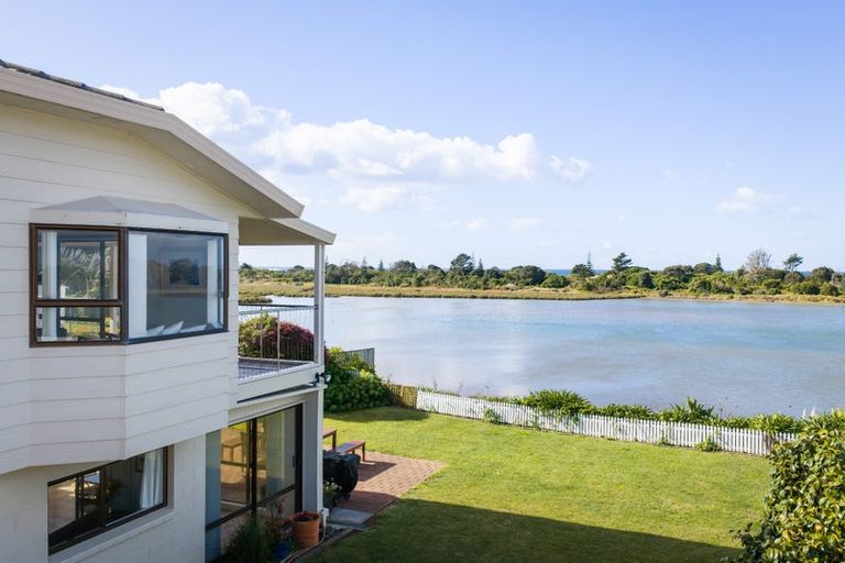 Photo of property in 16 Pohutukawa Drive, Athenree, Katikati, 3177