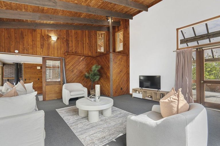 Photo of property in 12 Kaitake Place, Oakura, 4314