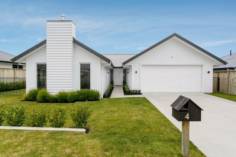 Photo of property in 4 Huka Heights Drive, Rangatira Park, Taupo, 3330