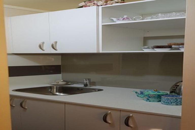 Photo of property in 5 Glendawn Place, Bayview, Auckland, 0629