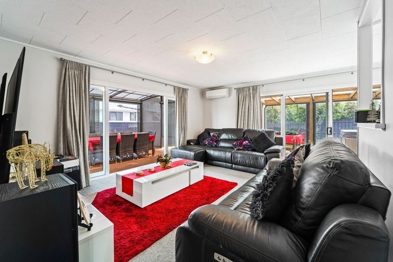 Photo of property in 122 Moire Road, West Harbour, Auckland, 0618