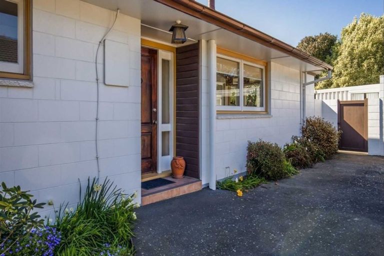 Photo of property in 2/208 Waimairi Road, Ilam, Christchurch, 8041