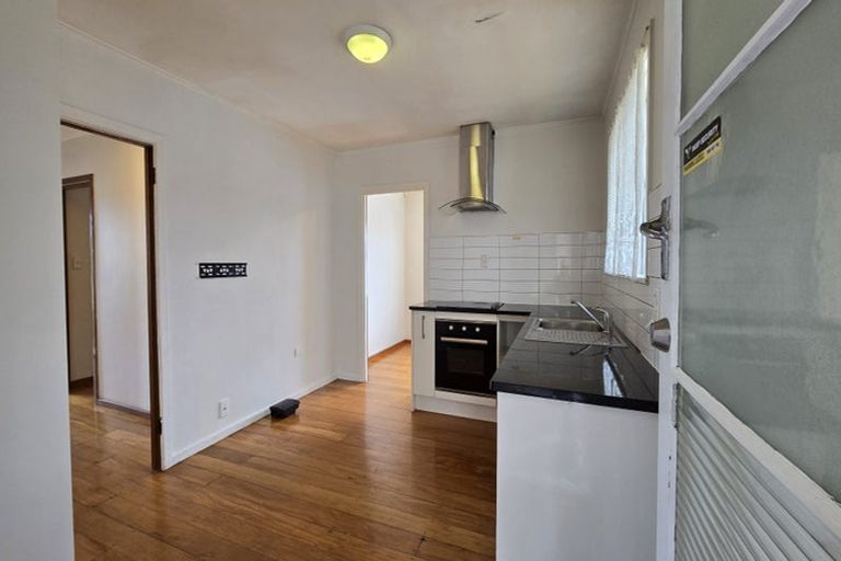 Photo of property in 4 Binsted Road, New Lynn, Auckland, 0600