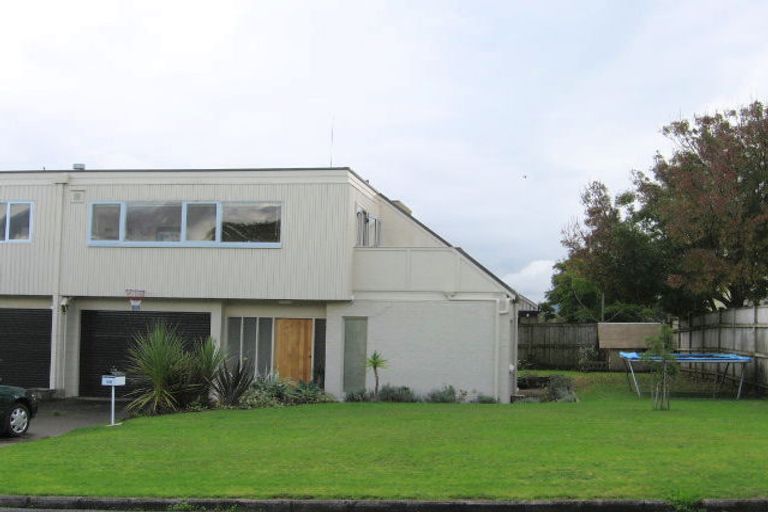 Photo of property in 16a Lynton Road, Bucklands Beach, Auckland, 2012