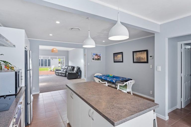 Photo of property in 116 Seaview Road, Paraparaumu Beach, Paraparaumu, 5032