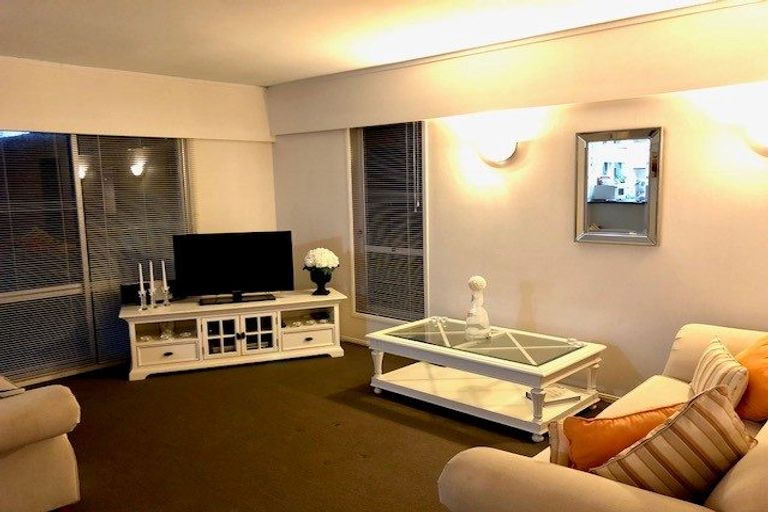 Photo of property in 20 Himalaya Drive, Half Moon Bay, Auckland, 2012