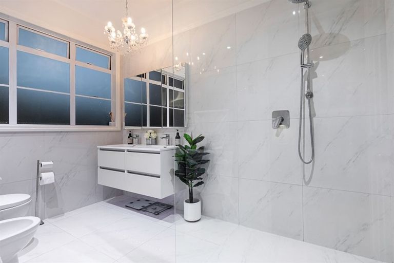 Photo of property in 27 Almond Grove, Greenhithe, Auckland, 0632