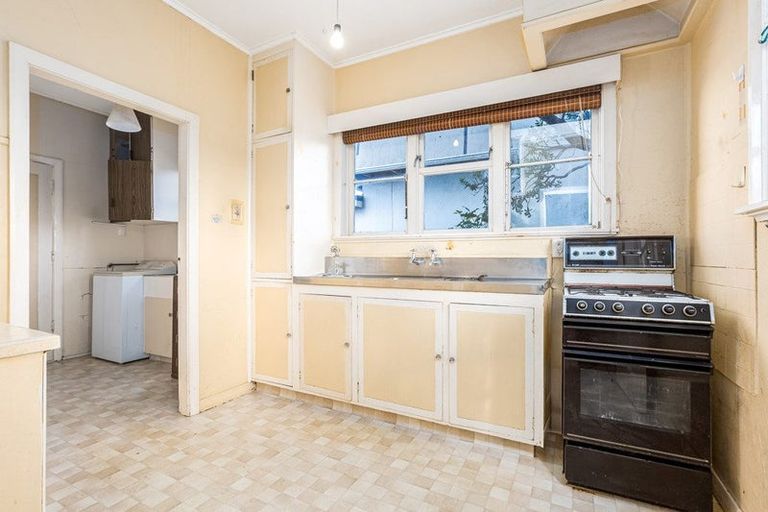 Photo of property in 131 Nevay Road, Miramar, Wellington, 6022