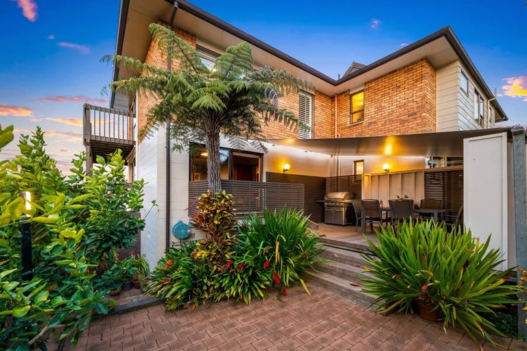 Photo of property in 2/9 Newhaven Terrace, Mairangi Bay, Auckland, 0630