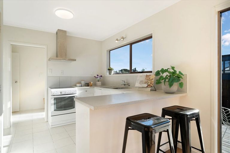 Photo of property in 3/1a Amberley Avenue, Te Atatu South, Auckland, 0610
