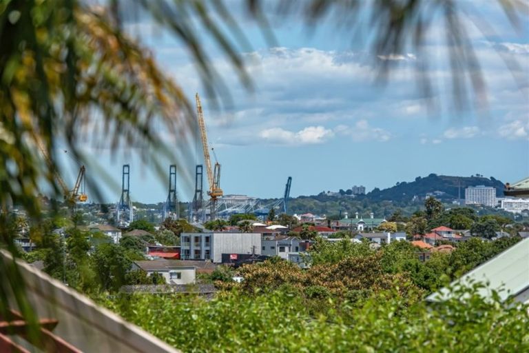 Photo of property in 45 Williamson Avenue, Belmont, Auckland, 0622