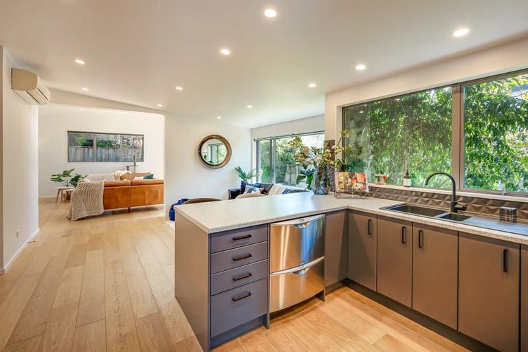 Photo of property in 8a Maple Court, Arthurs Point, Queenstown, 9371