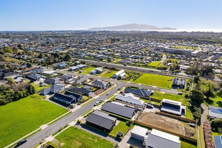 Photo of property in 10 Karearea Avenue, Waikanae, 5036