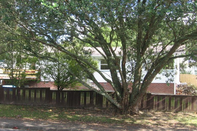 Photo of property in 1 Staincross Street, Green Bay, Auckland, 0604