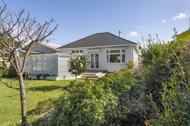 Photo of property in 39 Wallace Place, Westown, New Plymouth, 4310