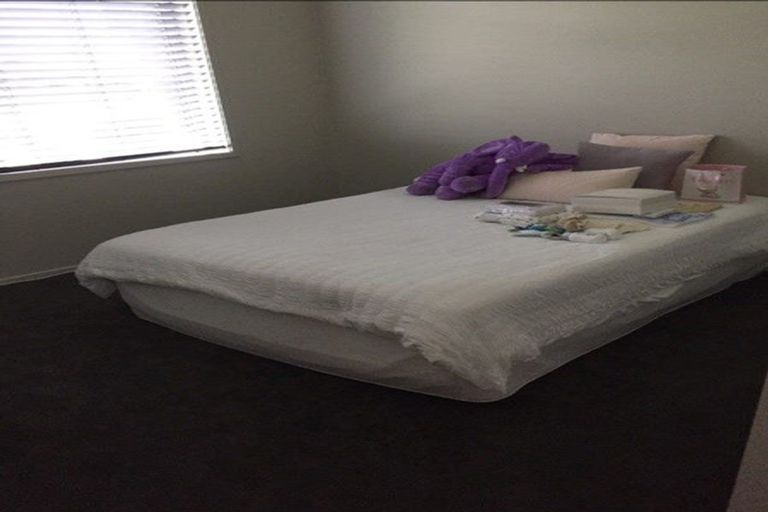 Photo of property in 35 Syd Grant Crescent, Orewa, 0931