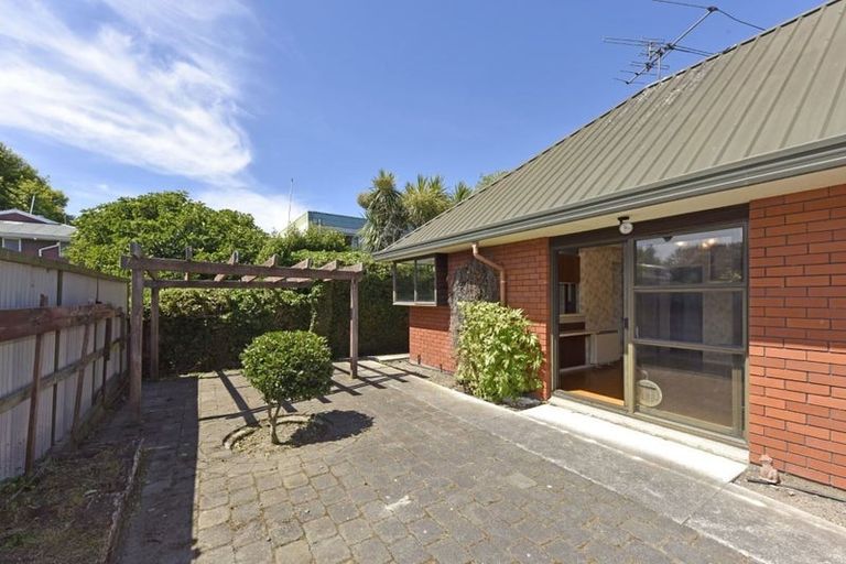 Photo of property in 2/11 Gatonby Place, Avonhead, Christchurch, 8042