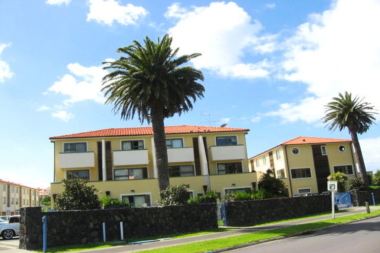 Photo of property in 4/595 Laurie Southwick Parade, Gulf Harbour, Whangaparaoa, 0930