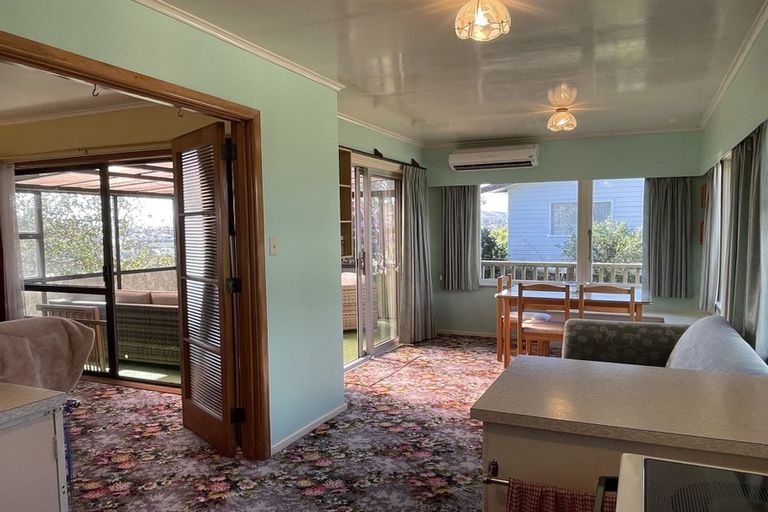 Photo of property in 3 Roberts Street, Tawa, Wellington, 5028