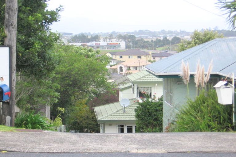 Photo of property in 1/32 Spencer Road, Pinehill, Auckland, 0632