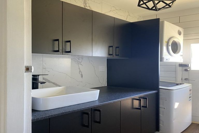 Photo of property in 112 Upper Fitzherbert Road, Wainuiomata, 5373