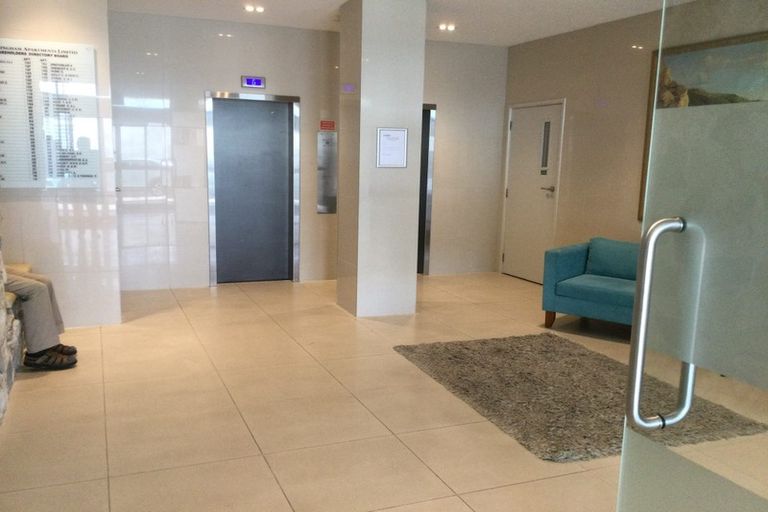 Photo of property in Jerningham Apartments, 20 Oriental Terrace, Oriental Bay, Wellington, 6011