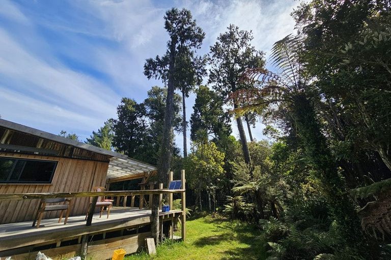 Photo of property in 215 Clifton Road, Kaiata, Greymouth, 7805