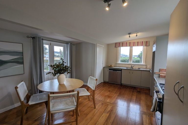 Photo of property in 99 Endeavour Street, Lyall Bay, Wellington, 6022