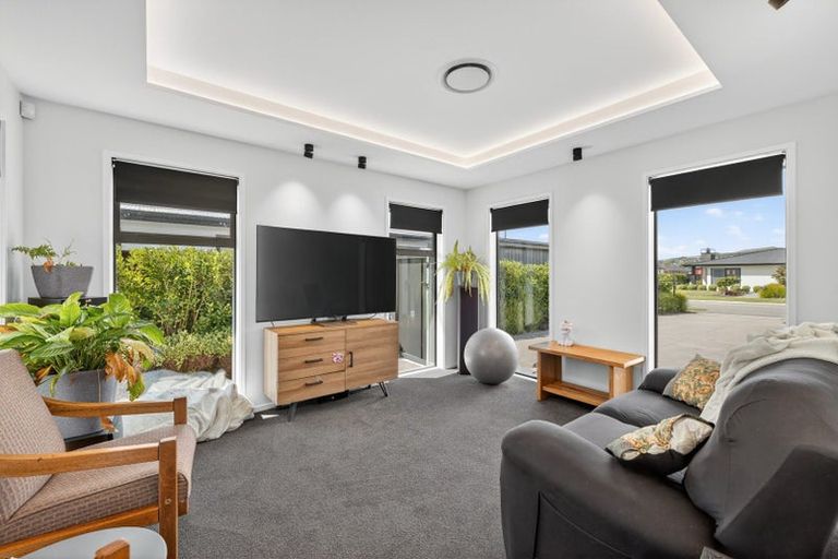 Photo of property in 11 Whitburn Avenue, Halswell, Christchurch, 8025