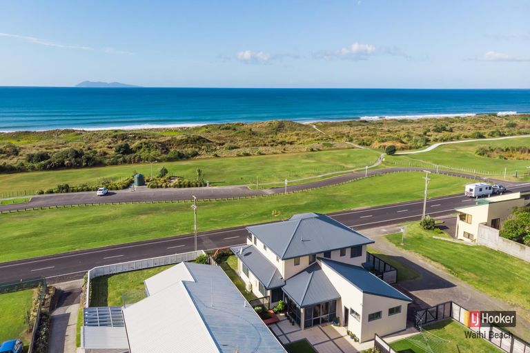 Photo of property in 142 Seaforth Road, Waihi Beach, 3611