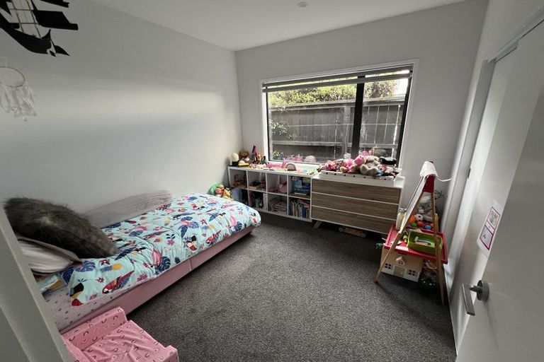 Photo of property in 2 Parachute Crescent, Papakura, 2110