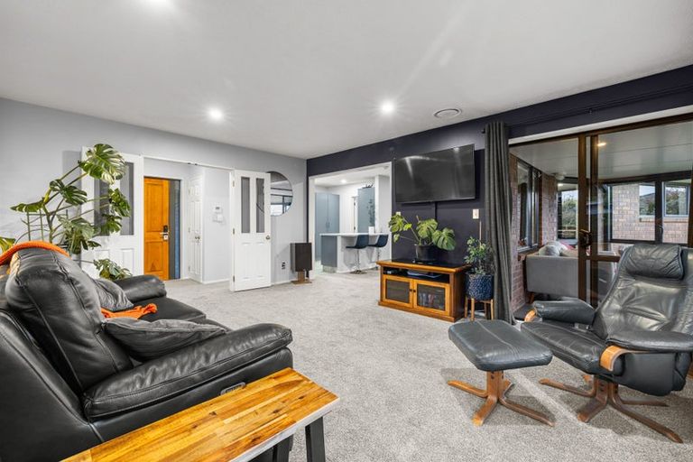 Photo of property in 2/44 Kathleen Crescent, Hornby, Christchurch, 8042
