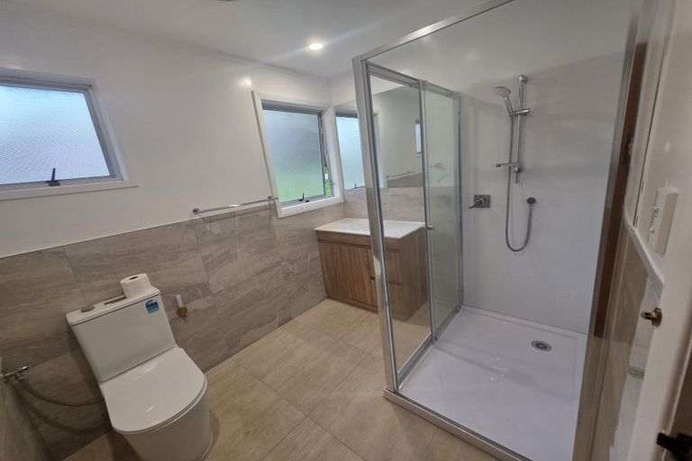 Photo of property in 2/56 Lavery Place, Sunnynook, Auckland, 0632
