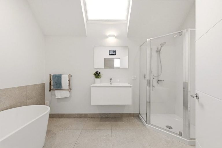 Photo of property in 132 Edgeware Road, St Albans, Christchurch, 8014