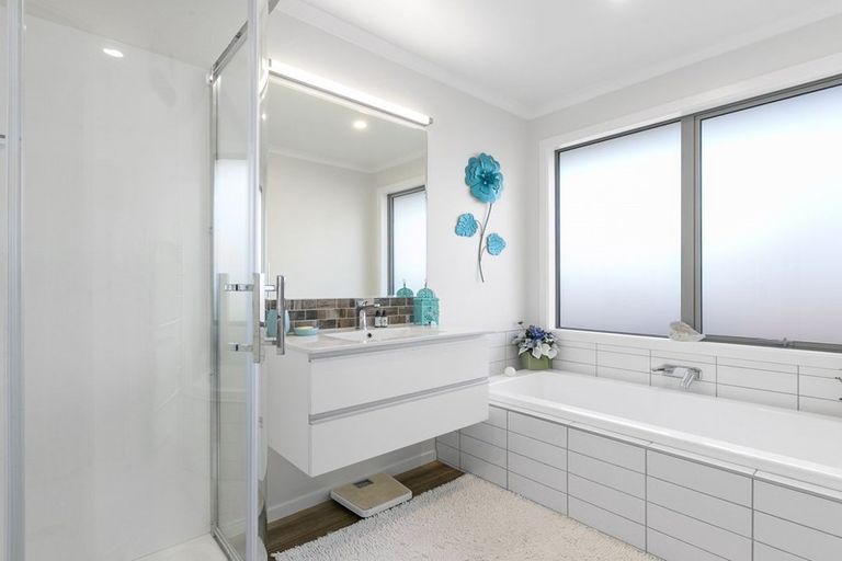 Photo of property in 33 Silver Springs Boulevard, Mosgiel, 9024