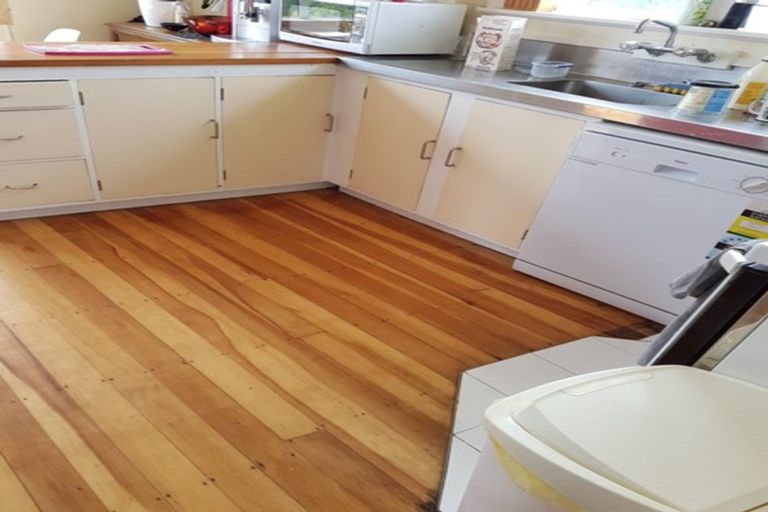 Photo of property in 41 Hindmarsh Street, Johnsonville, Wellington, 6037