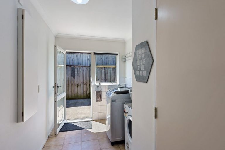 Photo of property in 17 Ashleigh Way, Waikanae Beach, Waikanae, 5036