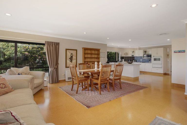 Photo of property in 12 Papawai Grove, Waikanae, 5036
