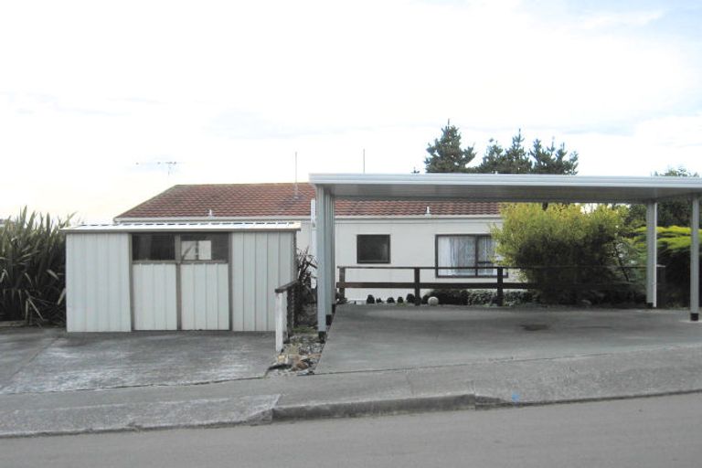 Photo of property in 28b Cheltenham Terrace, Newlands, Wellington, 6037