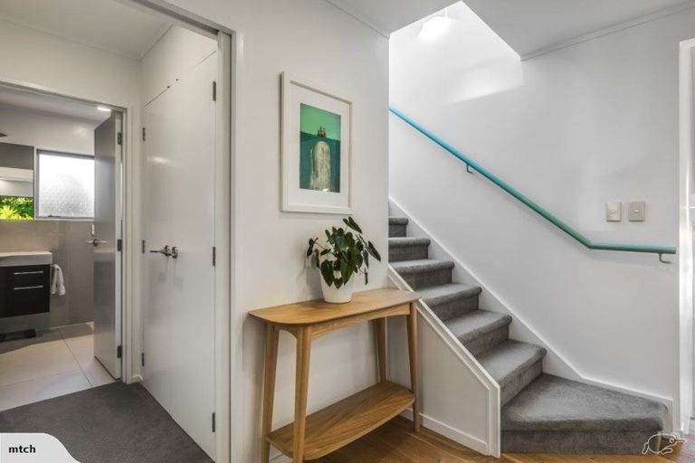 Photo of property in 1/39 Seaton Road, Murrays Bay, Auckland, 0630