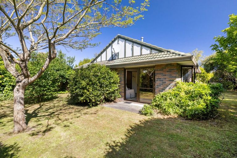 Photo of property in 7 Clivedon Place, Redwood, Christchurch, 8051
