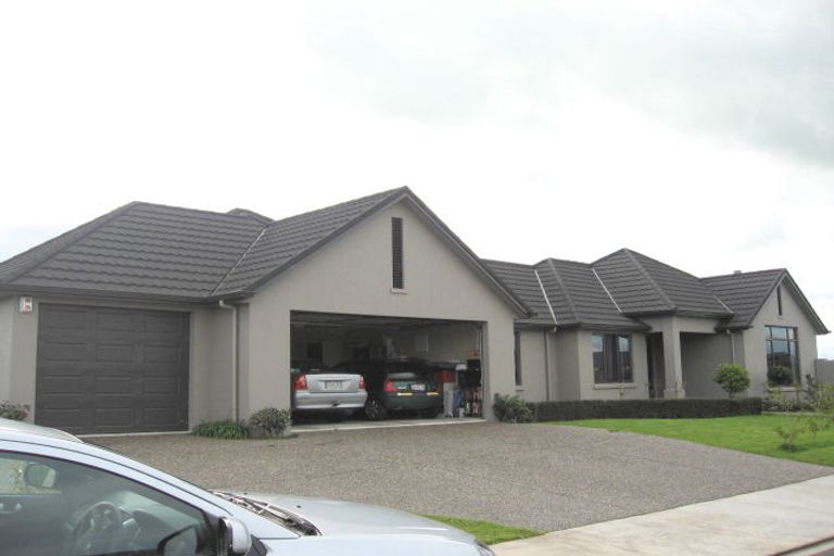 Photo of property in 2 Sovereign Place, Rototuna North, Hamilton, 3210