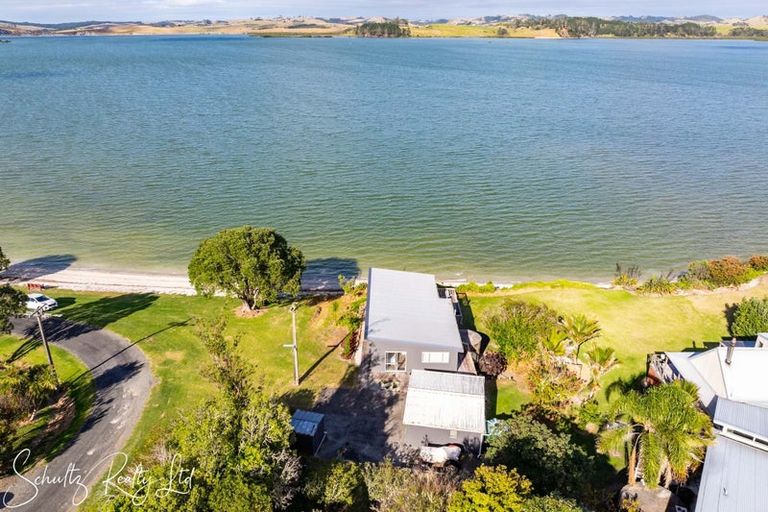 Photo of property in 1 Rigby Street, Whakapirau, 0583