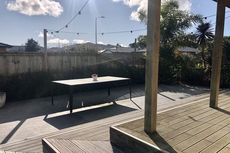 Photo of property in 10 Umu Place, Mangere, Auckland, 2022